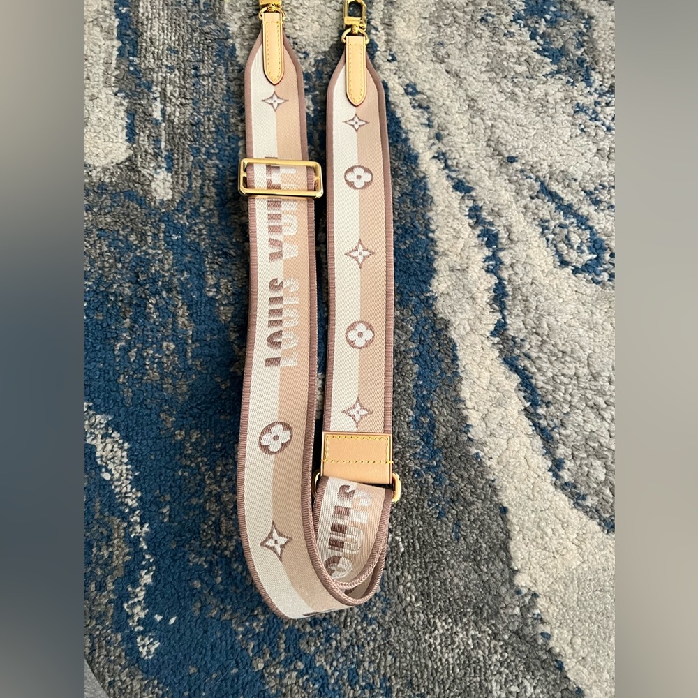 Brand new Louis Vuitton strap for speedy 20. Adjustable open to offer. 🅿️🅿️